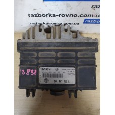 Блок управления двигателем Volkswagen Golf III Passat B4 1.8i 0261203188/189 8A0907311L