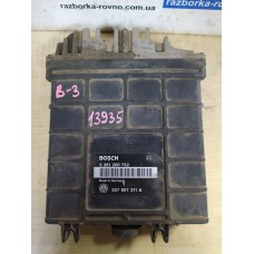 Блок управления двигателем Volkswagen Passat B3 1.8  0261200752 357907311A