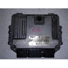 Блок керування двигуном Renault Trafic Opel Vivaro Nissan Primastar 1.9 dci 2000-2014 0281011529 8200389519