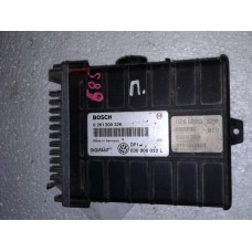 Блок управления двигателем Volkswagen Polo 1.3 1990-93 0261200326 030906022L Фольксваген