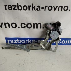 Склопідйомник задній лівий Toyota Prius 2009-2015 7 pin 85720-72020