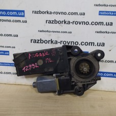 Моторчик склопідйомника передній лівий Renault Megane, Scenic III 2008-2015 0130822479 5556210200